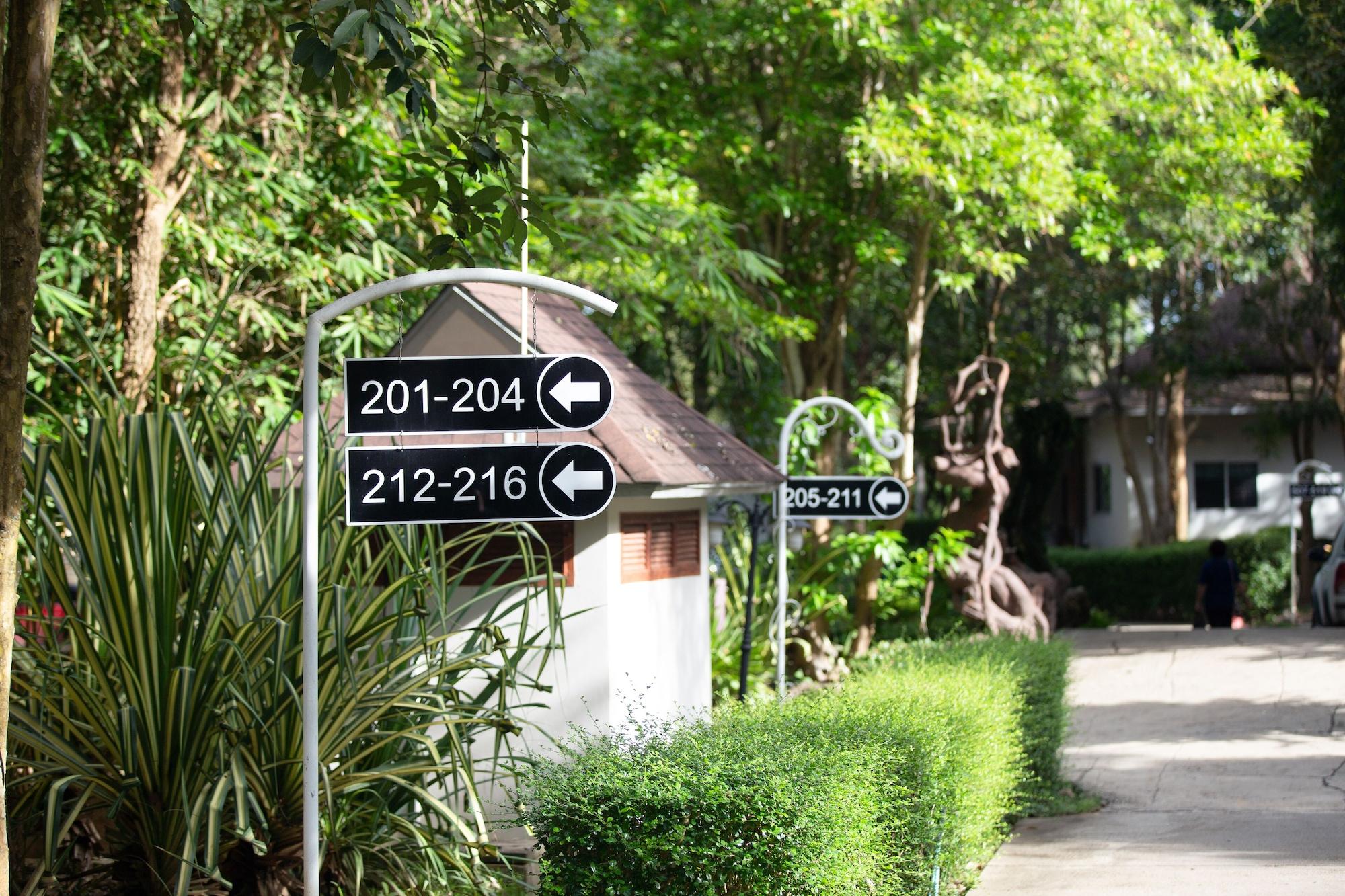 Nana Resort Kaeng Krachan Exterior photo